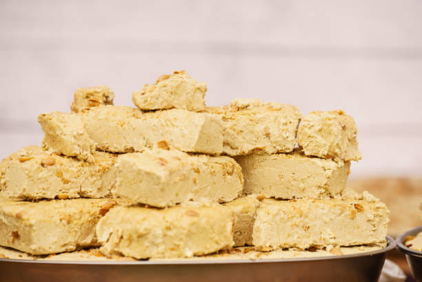 تصویر 4 از حلوا ارده مایع نرم مناسب ترکیب با نان داغ تازه